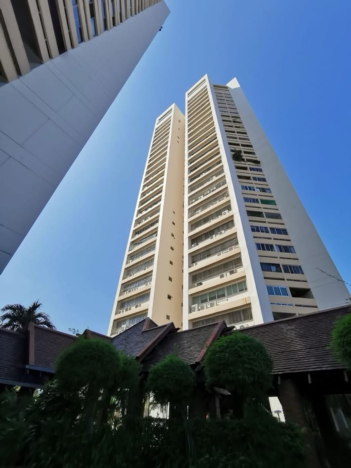 For RentCondoSukhumvit, Asoke, Thonglor : 📣 For rent: Tai Ping Towers - Ekkamai (Sukhumvit 63), large room 130 sq m, high floor, clear view, fully furnished, location near BTS Ekkamai Station / BTS Thong Lo Station, convenient travel into the city.