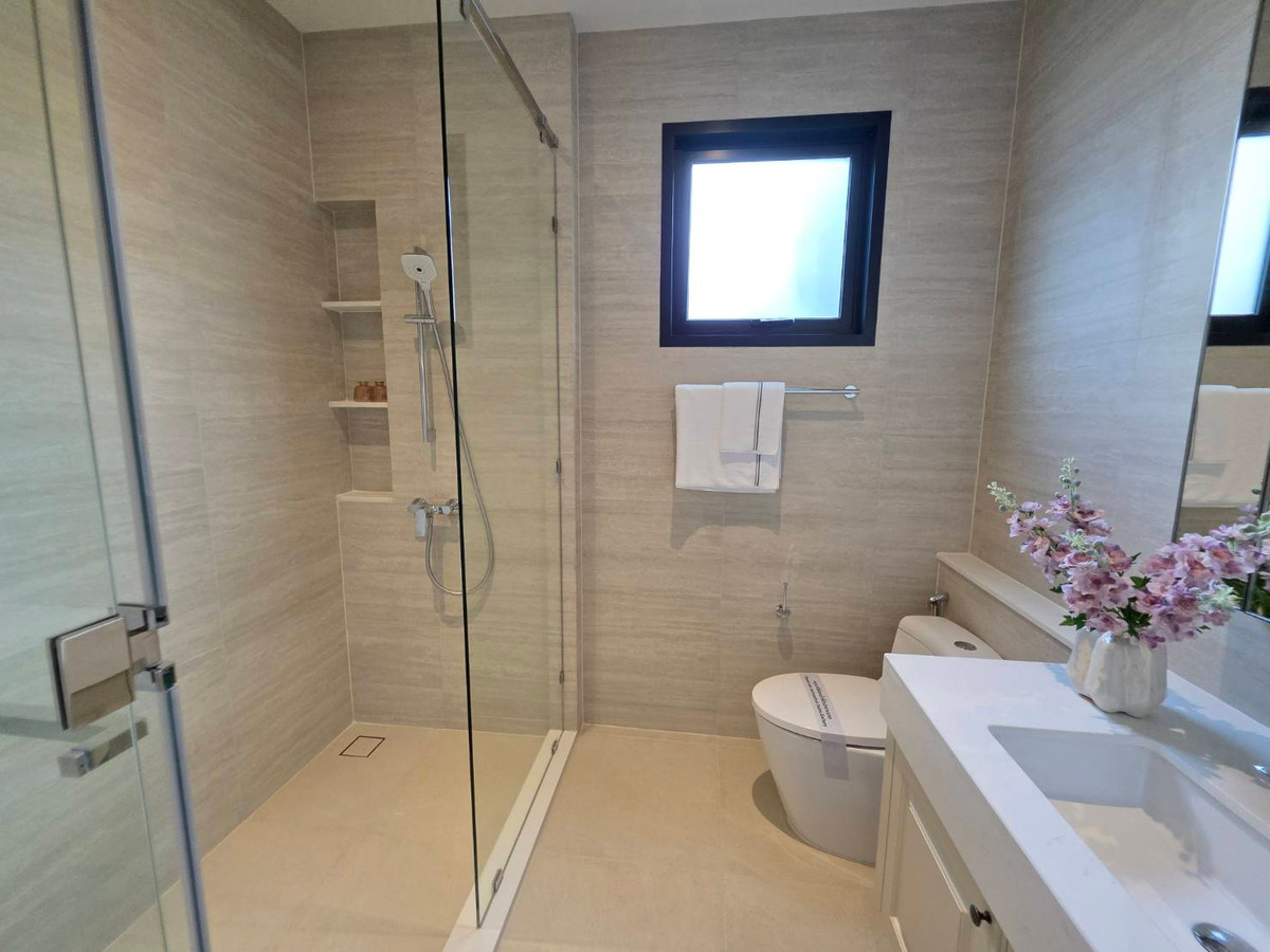 ขายบ้านพัฒนาการ ศรีนครินทร์ : Narasiri Victoire Krungthep Kreetha: Manoir No.6  678sqm. 5bed 6bath 99,000,000 Am: 0656199198