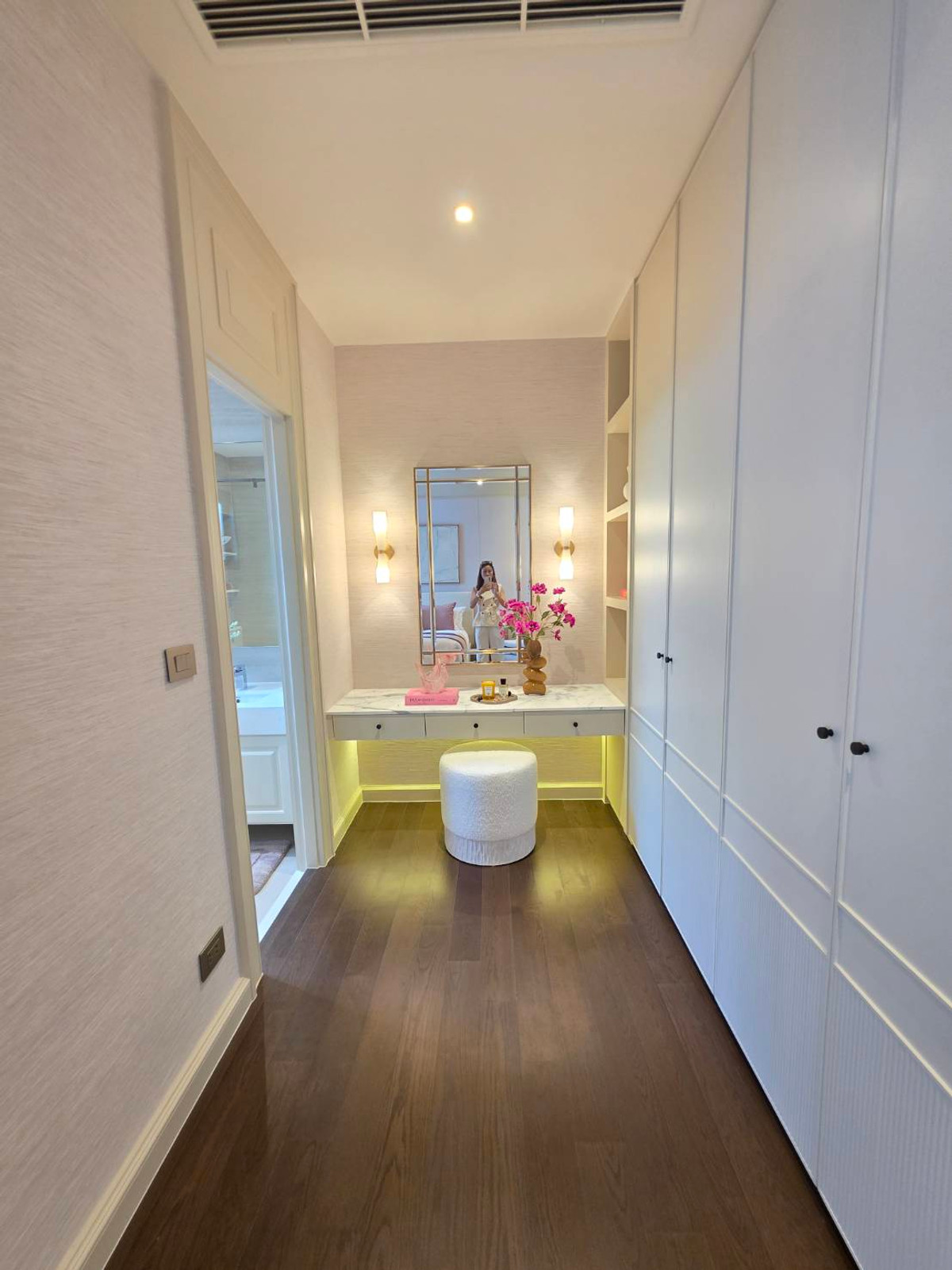 ขายบ้านพัฒนาการ ศรีนครินทร์ : Narasiri Victoire Krungthep Kreetha: Manoir No.6  678sqm. 5bed 6bath 99,000,000 Am: 0656199198