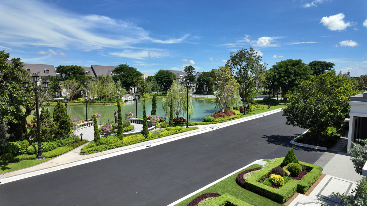 ขายบ้านพัฒนาการ ศรีนครินทร์ : Narasiri Victoire Krungthep Kreetha: Manoir No.6  678sqm. 5bed 6bath 99,000,000 Am: 0656199198