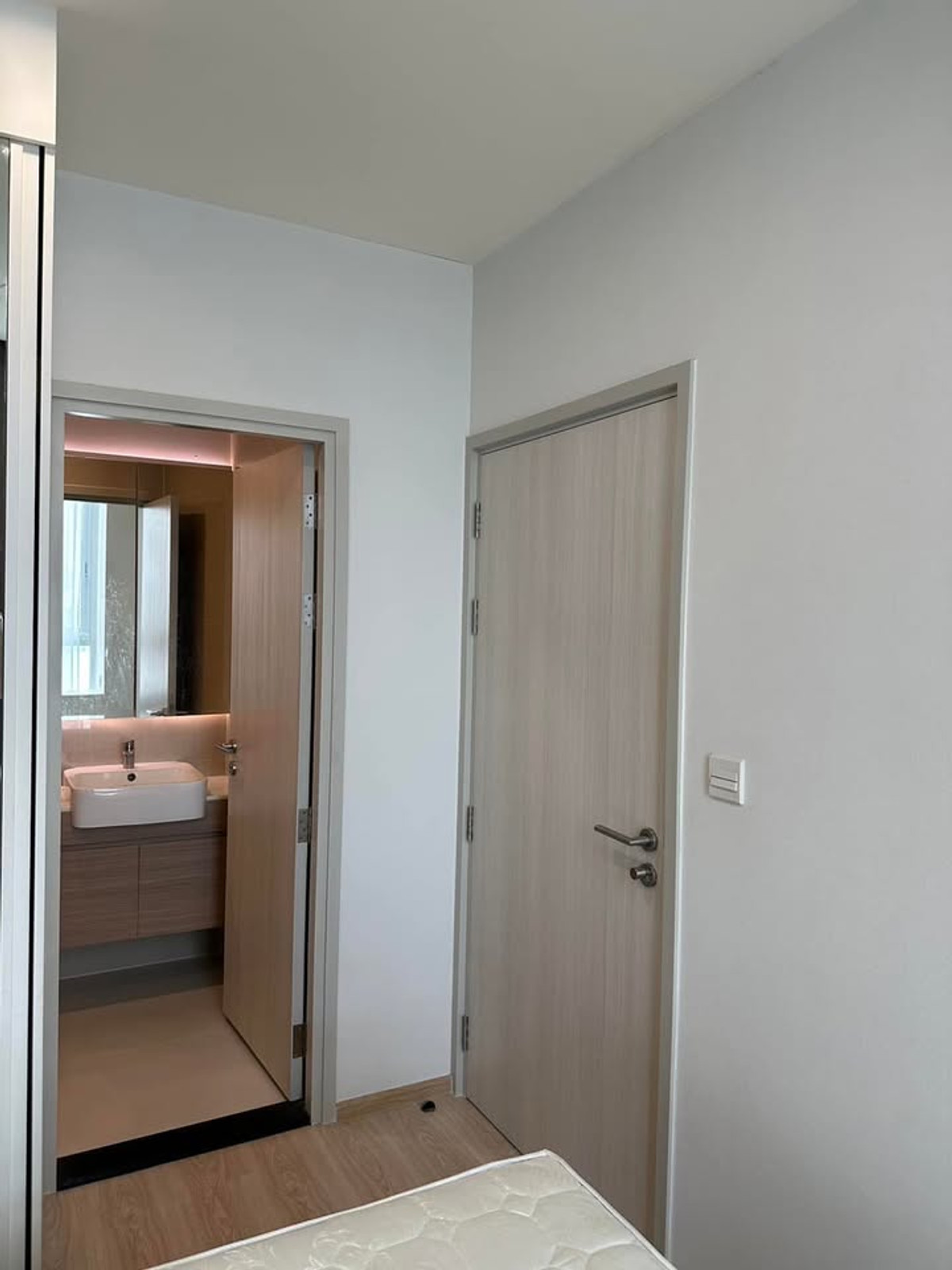 For RentCondoRatchadapisek, Huaikwang, Suttisan : RC020726 Condo for rent at THE NOBLE REVOLVE RATCHADA 2 near MRT Cultural Center Station