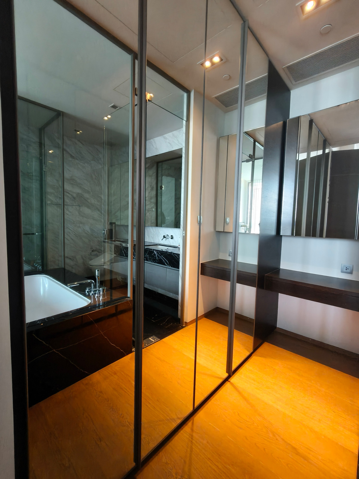 For RentCondoSilom, Saladaeng, Bangrak : Saladaeng One 1 Bedroom Lumphini Park View For Rent 65,000 Baht