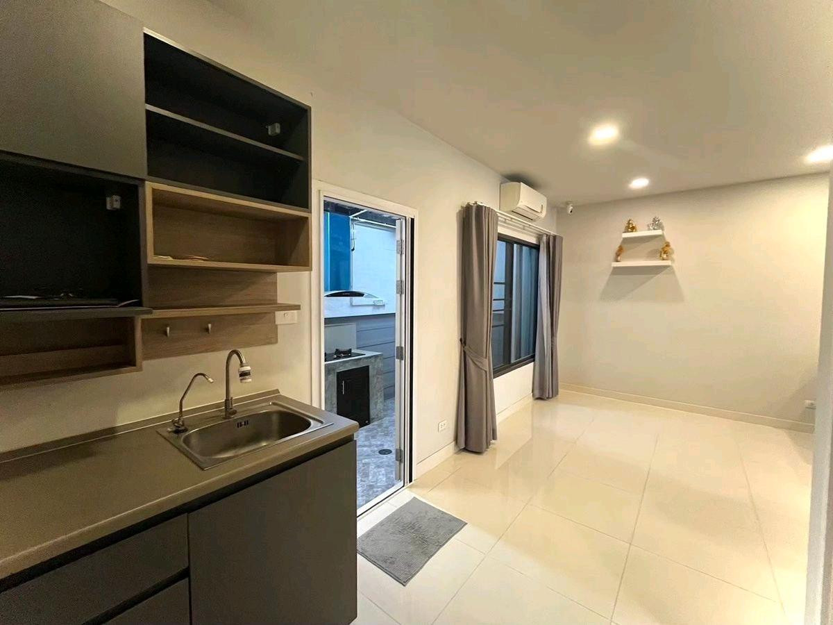 ขายทาวน์โฮมบางนา แบริ่ง ลาซาล : 19.9ตรว 3นอน3น้ำ ทาวน์โฮม 2 ชั้น บริทาเนีย เมกะทาวน์ บางนา  