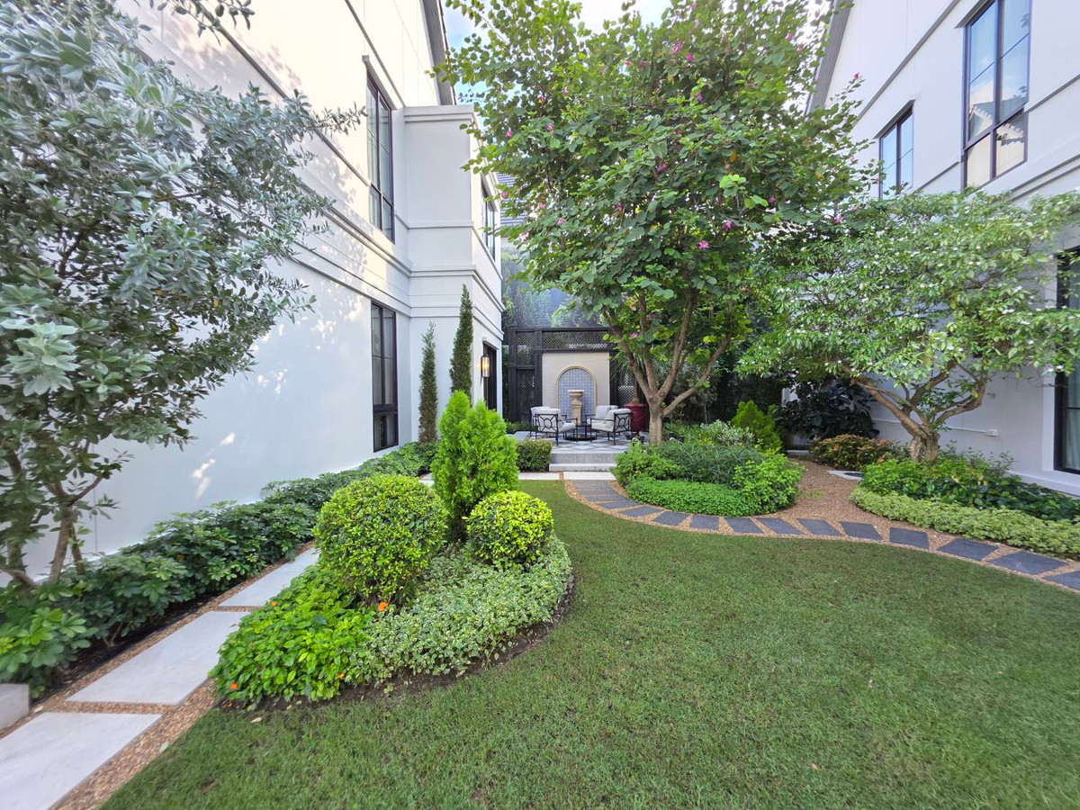 ขายบ้านพัฒนาการ ศรีนครินทร์ : Narasiri Victoire Krungthep Kreetha: Manoir No.6  678sqm. 5bed 6bath 99,000,000 Am: 0656199198