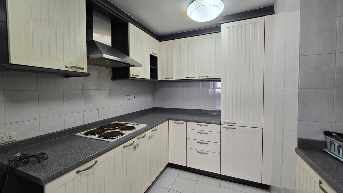 For SaleCondoBangna, Bearing, Lasalle : Condo for sale: Central City East Tower, Central City Bangna East Tower, next to Central Bangna, actually walking distance. Theres only 1 unit. Anyone whos late = miss out on a rare item.