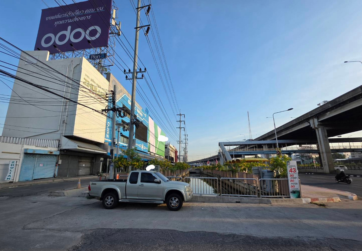 For SaleHome OfficeRatchathewi,Phayathai : Cheap sale, office, showroom, Home office, 5 floors, 316 sq m, next to Vibhavadi Road. Near Sutthisan intersection, Saphan Khwai, Huai Khwang