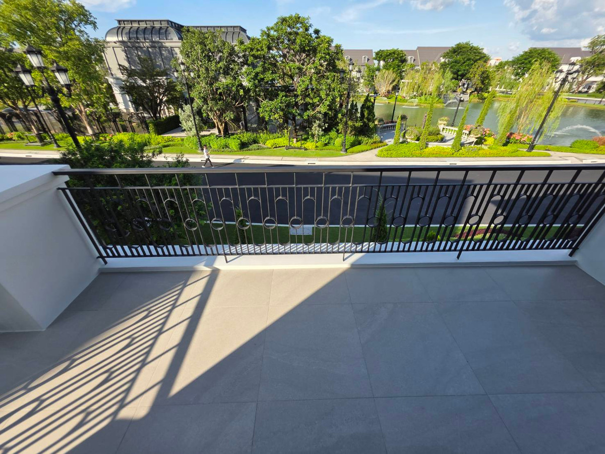 ขายบ้านพัฒนาการ ศรีนครินทร์ : Narasiri Victoire Krungthep Kreetha: Manoir No.6  678sqm. 5bed 6bath 99,000,000 Am: 0656199198