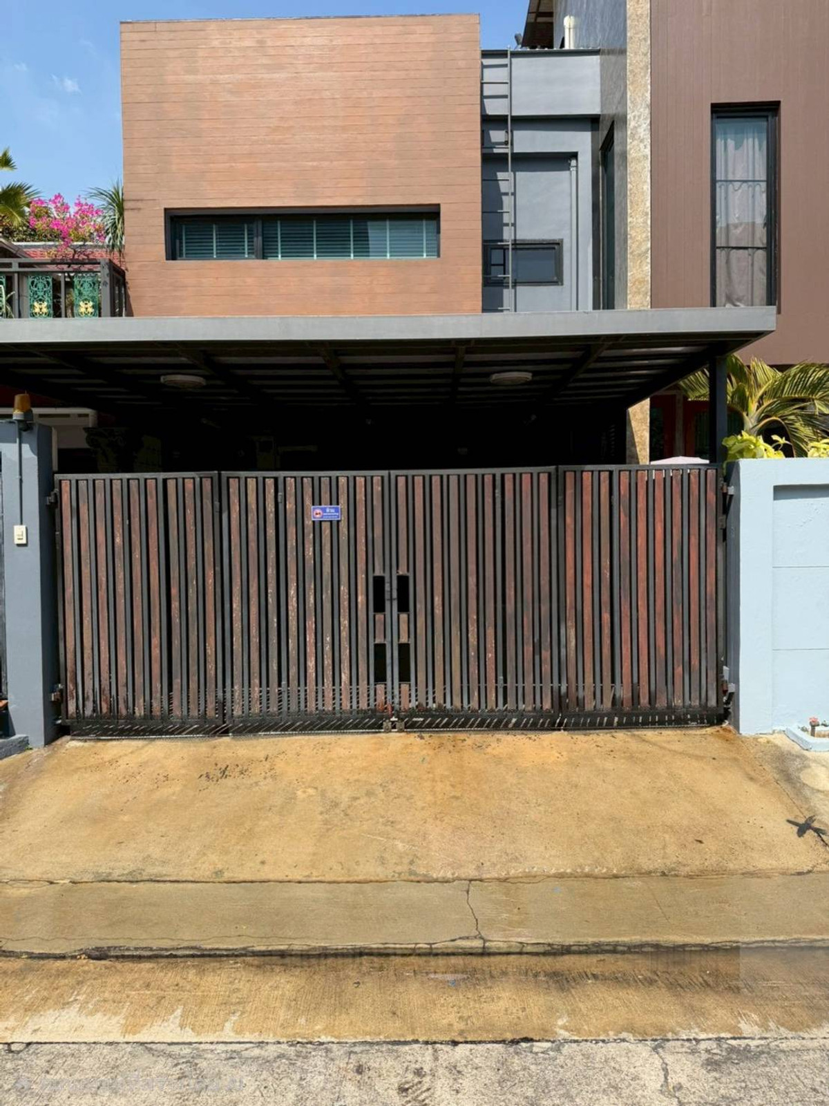 ให้เช่าทาวน์โฮมเกษตรศาสตร์ รัชโยธิน : ให้เช่าทาวน์โฮม ใกล้ เมเจอร์ ซีนีเพล็กซ์ รัชโยธิน เพียง 5 นาที