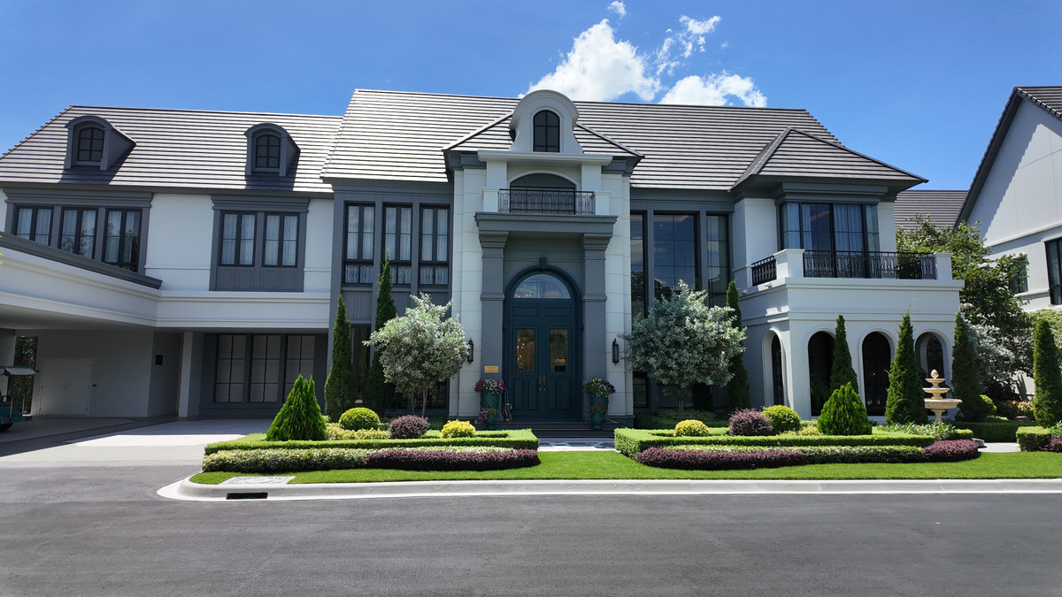ขายบ้านพัฒนาการ ศรีนครินทร์ : Narasiri Victoire Krungthep Kreetha: Manoir No.6  678sqm. 5bed 6bath 99,000,000 Am: 0656199198
