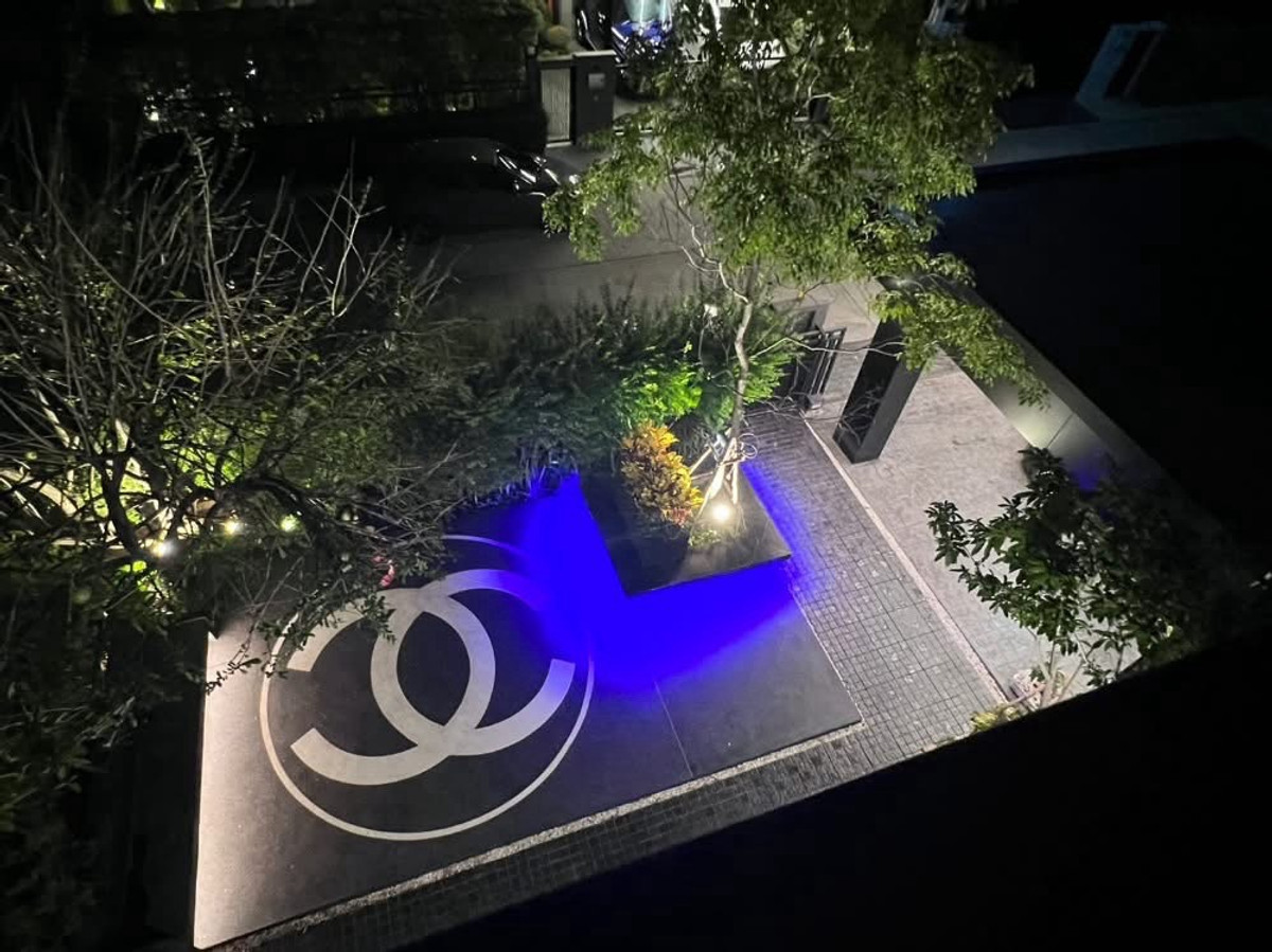 For RentHousePattanakan, Srinakarin : Luxury house for rent near Thonglor, 5 bedrooms, 5 bathrooms, 2 maids rooms.