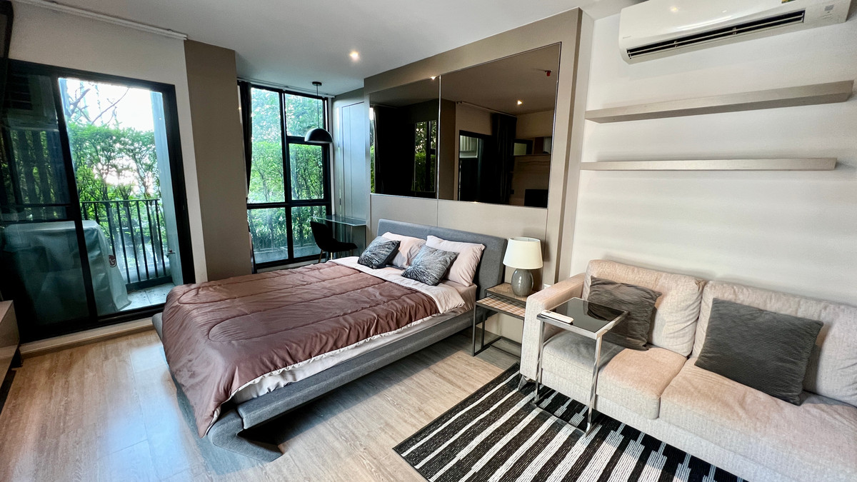 For RentCondoSukhumvit, Asoke, Thonglor : For rent rhythm ekkamai studio 31 sqm conner unit with garden view