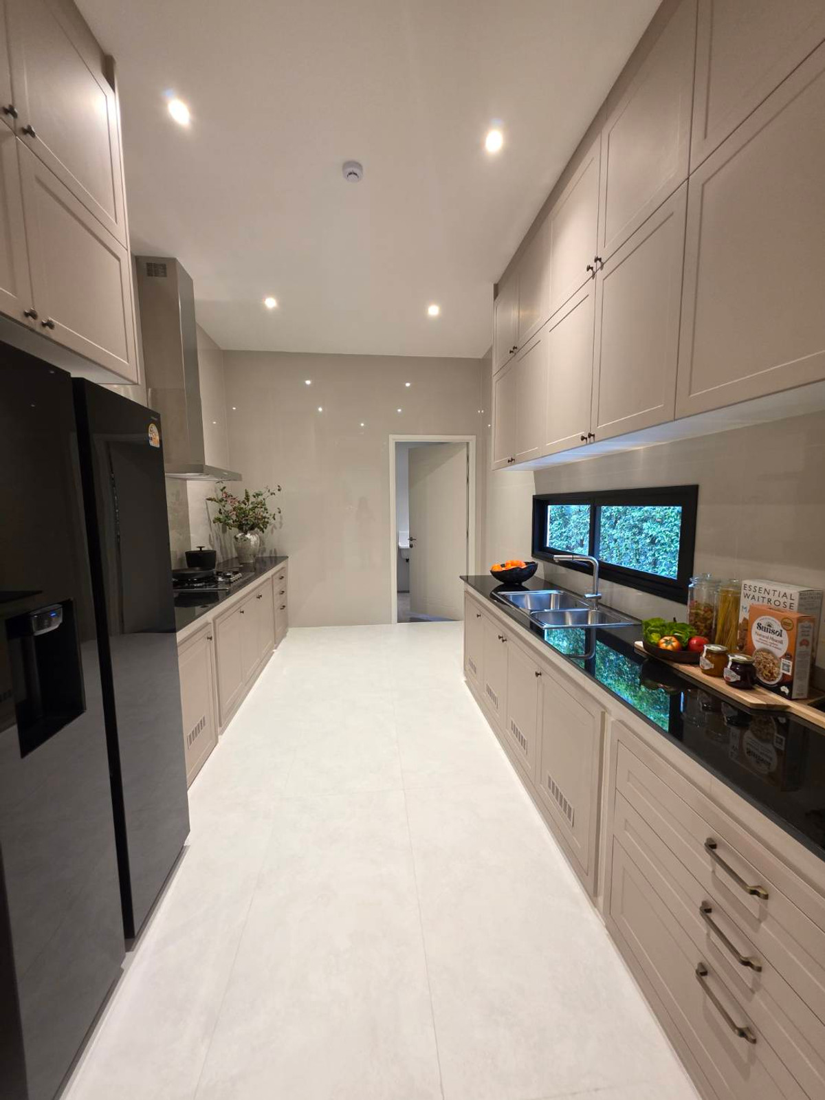 ขายบ้านพัฒนาการ ศรีนครินทร์ : Narasiri Victoire Krungthep Kreetha: Manoir No.6  678sqm. 5bed 6bath 99,000,000 Am: 0656199198