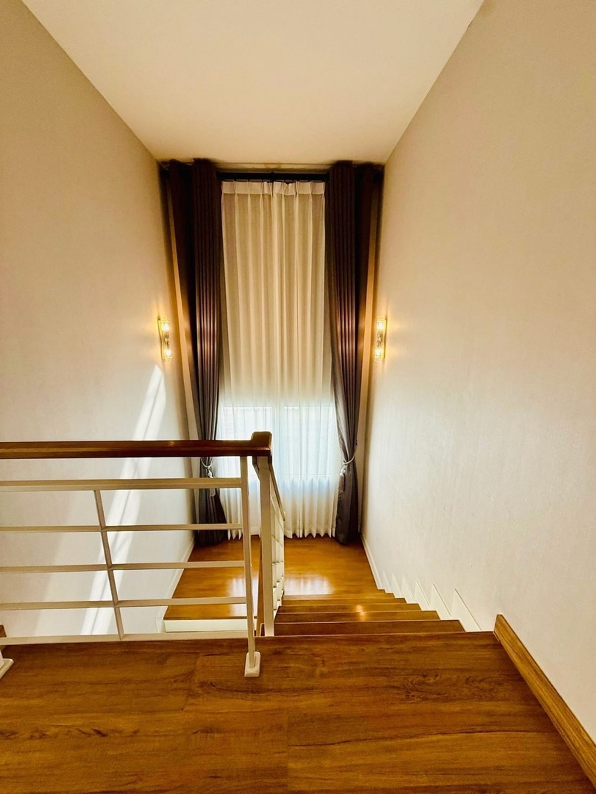 ให้เช่าบ้านราษฎร์บูรณะ สุขสวัสดิ์ : ให้เช่าบ้านเดี่ยว centro สุขสวัสดิ์-พระราม 3 ( เซนโทร สุขสวัสดิ์-พระราม 3 )
🛏️ 4 ห้องนอน 🛁 4 ห้องน้ำ 🚗 2 ที่จอดรถ ขนาด 51 ตรว. พื้นที่ใช้สอย 173 ตรม. ✨ ราคา 40,000 บาท ✨ 