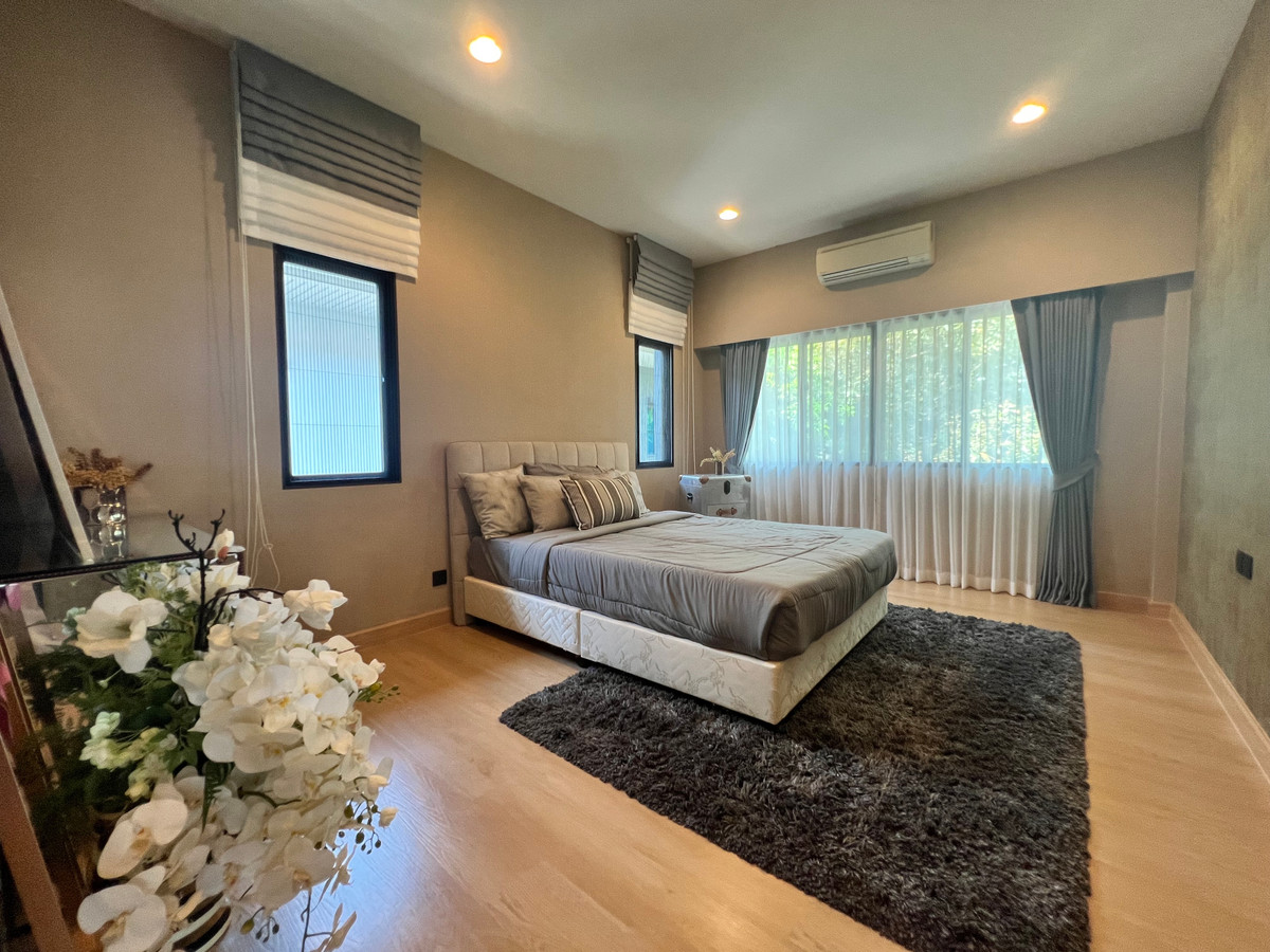 For RentHousePattanakan, Srinakarin : Luxury House For rent at Setthasiri Krungthep-kreetha with pool