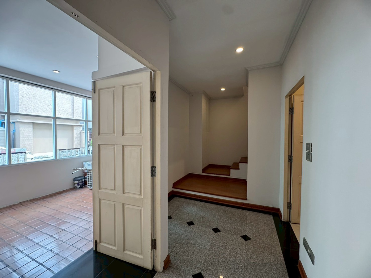 ขายโฮมออฟฟิศเลียบทางด่วนรามอินทรา : ขายโฮมออฟฟิศ 4.5 ชั้น ซอยประดิษฐ์มนูธรรม 9 เหมาะกับการลงทุนอยู่อาศัย (N.1993)