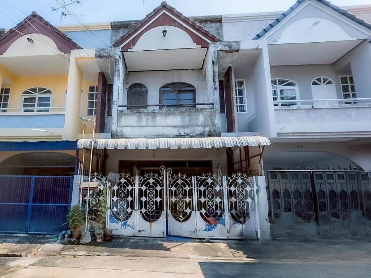 ขายทาวน์โฮมเกษตรศาสตร์ รัชโยธิน : ขายถูก! ทาวน์เฮ้าส์ ลาดพร้าววังหิน 29 (21 ตร.ว.) 2.3 ล้าน ทำเลดี ใกล้โชคชัย 4 เสานิคมฯ เหมาะเอาไปรีโนเวท