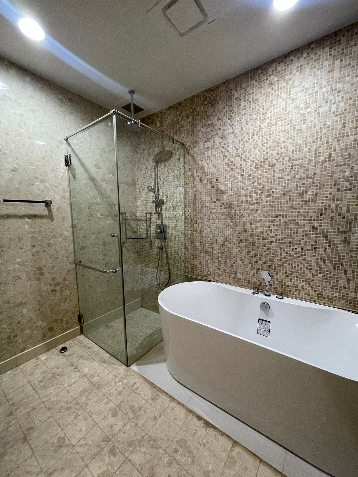 For RentCondoSathorn, Narathiwat : Condo for rent, Chatrium Riverside, near Shrewsbury International School, beautiful room, Chao Phraya River view. Ready to move in