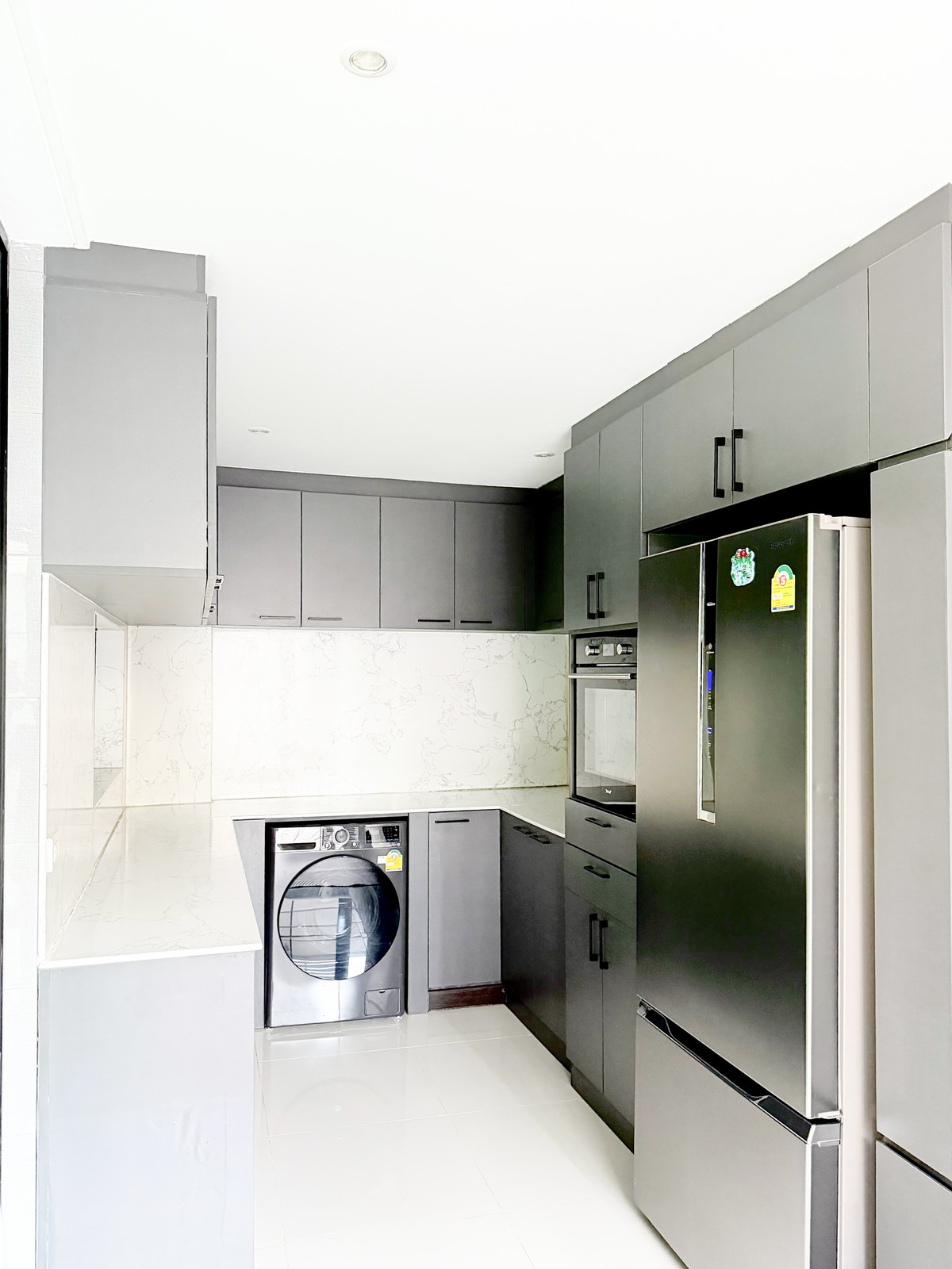 For RentTownhomePattanakan, Srinakarin : Townhome has double volume, airy, open, fully furnished. Ready to move in immediately. Near Wellington International School 🏫