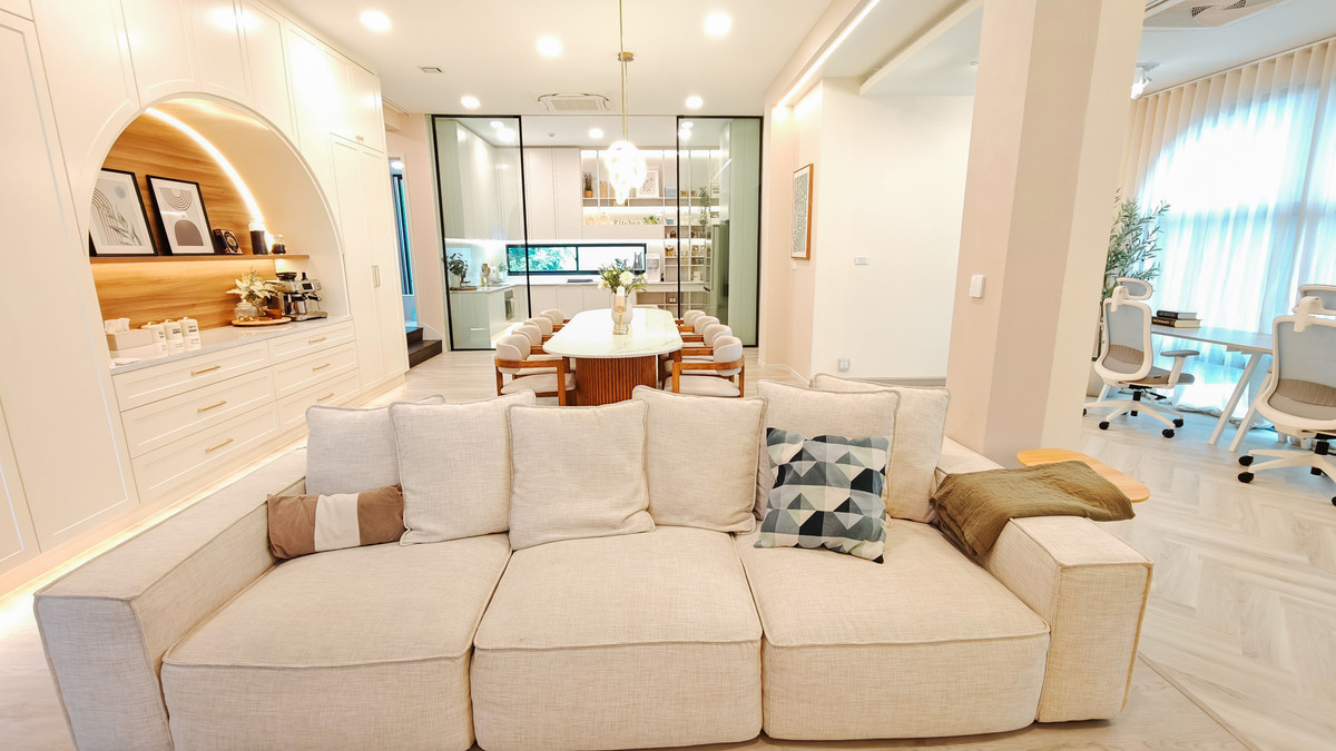 For RentHousePattanakan, Srinakarin : For Rent Vive Krungthep Kreetha 4 Bedrooms