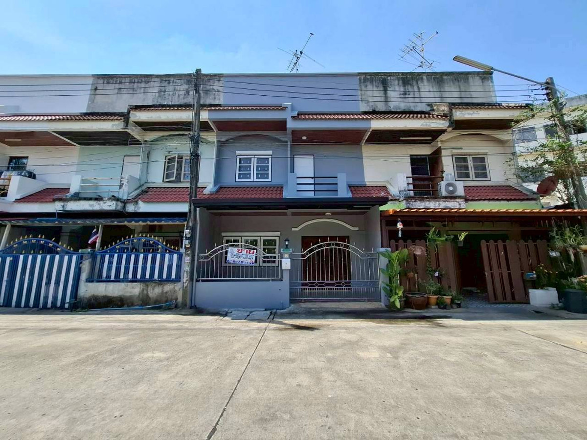 ขายทาวน์โฮมปทุมธานี รังสิต ธรรมศาสตร์ : บ้านแหวนยอด 2 ซ. ลำลูกกา 21 แยก 9 ถนนลำลูกกา ตำบลคูคต อำเภอลำลูกกา จังหวัดปทุมธานี 
