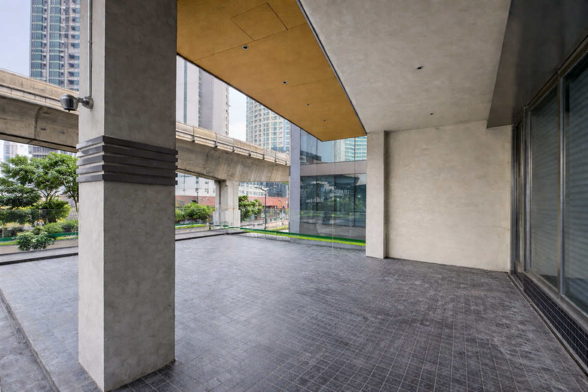 For RentRetail SpaceSukhumvit, Asoke, Thonglor : Retail Space on Sukhumvit Road. Ideal for all types of restaurants ** NO CO-AGENT ** 