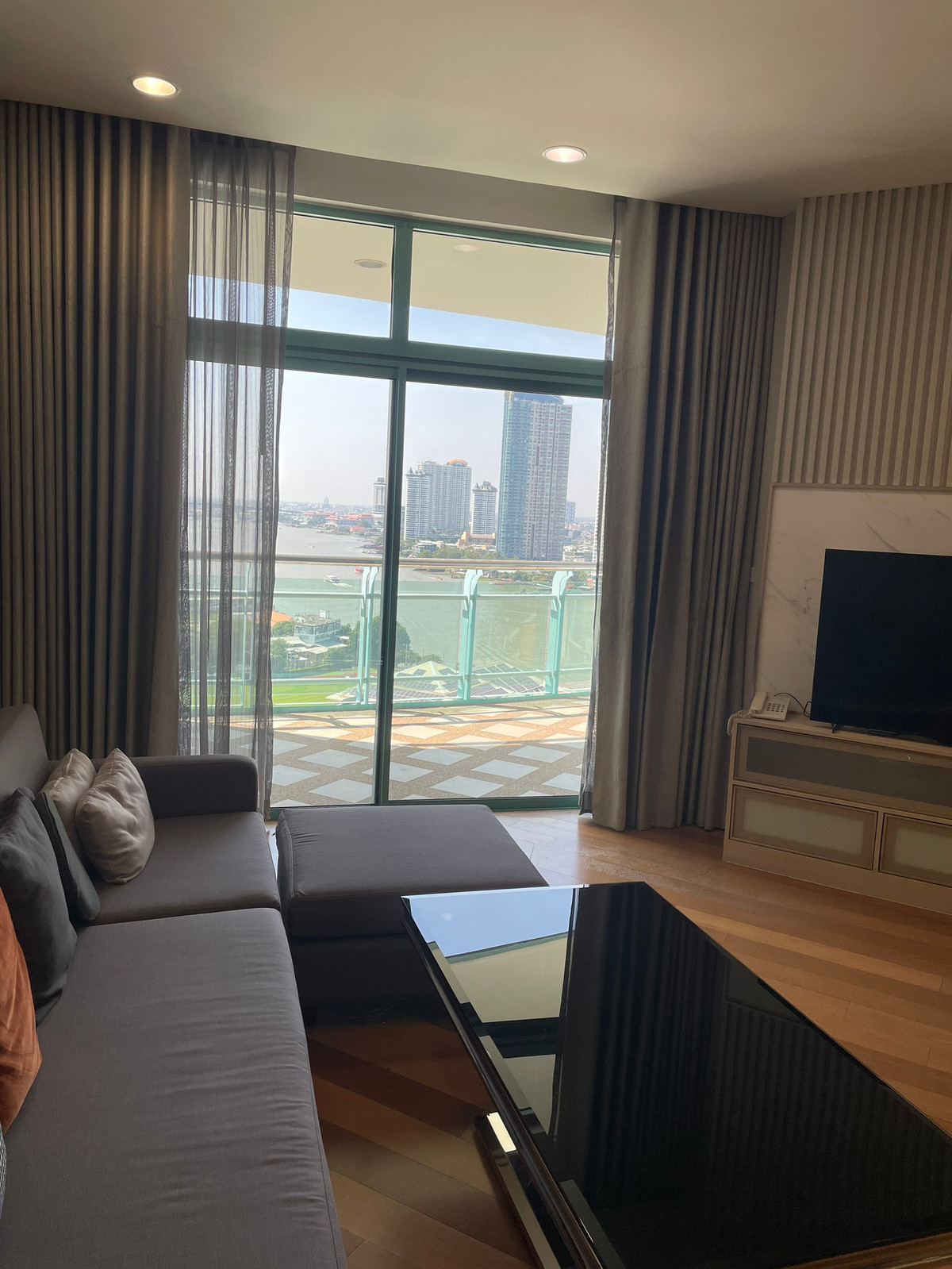 For RentCondoSathorn, Narathiwat : Condo for rent, Chatrium Riverside, near Shrewsbury International School, beautiful room, Chao Phraya River view. Ready to move in