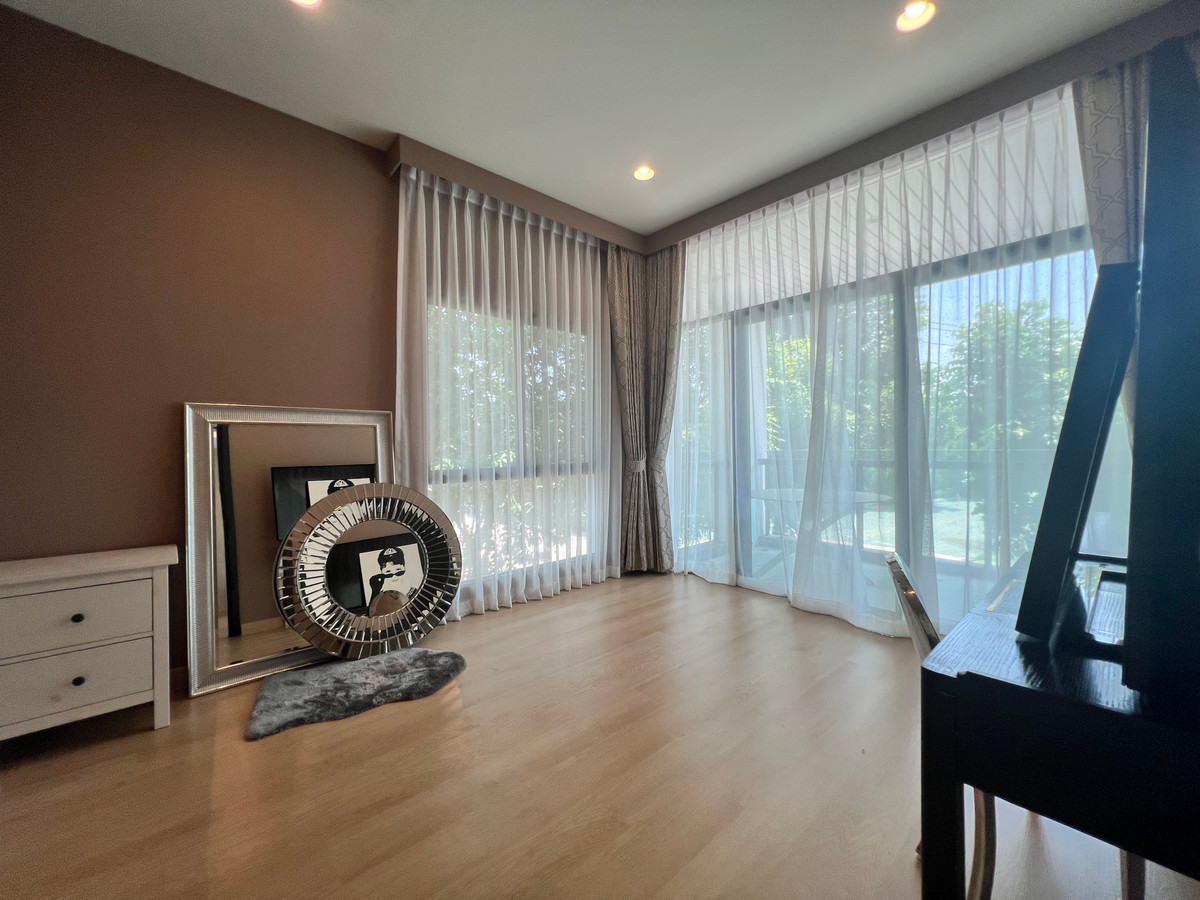 For RentHousePattanakan, Srinakarin : Luxury House For rent at Setthasiri Krungthep-kreetha with pool