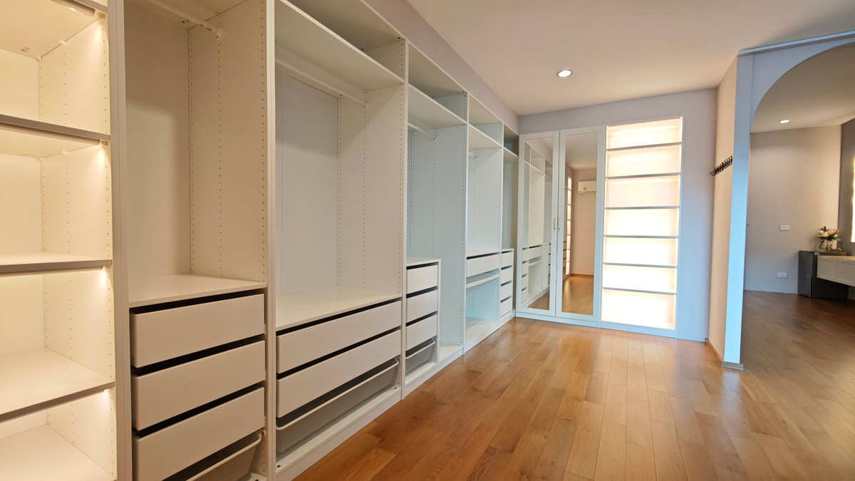 For RentHousePattanakan, Srinakarin : Townhome for rent, 3bedrooms Nirvana Define Srinakarin-Rama 9