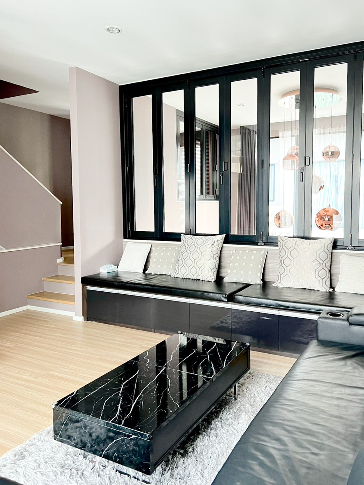 For RentTownhomePattanakan, Srinakarin : Townhome has double volume, airy, open, fully furnished. Ready to move in immediately. Near Wellington International School 🏫