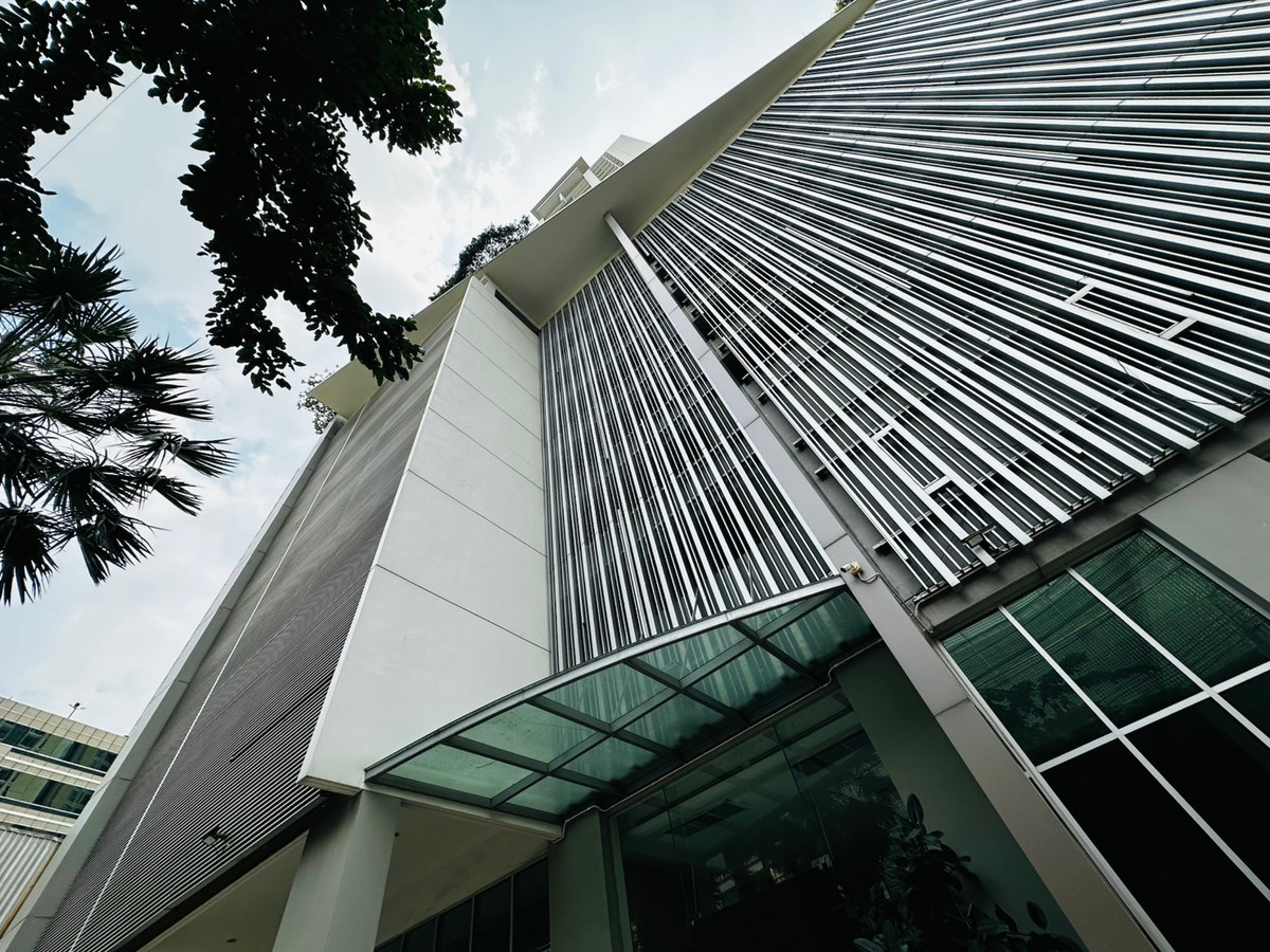 ขายคอนโดพระราม 9 เพชรบุรีตัดใหม่ RCA : 🎬มีวีดีโอ 🍋ขาย Penthouse อโศก–เพชรบุรี 194 ตร.ม. ชั้นสูง My Resort Bangkok ราคาพิเศษ 19 ล้าน เพนต์เฮาส์หายาก ใจกลางอโศก–เพชรบุรี ขนาดใหญ่ระดับบ้านเดี่ยวบนชั้นสูง พร้อมเพดาน Double Volume และระเบียงส่วนตัวขนาดใหญ่