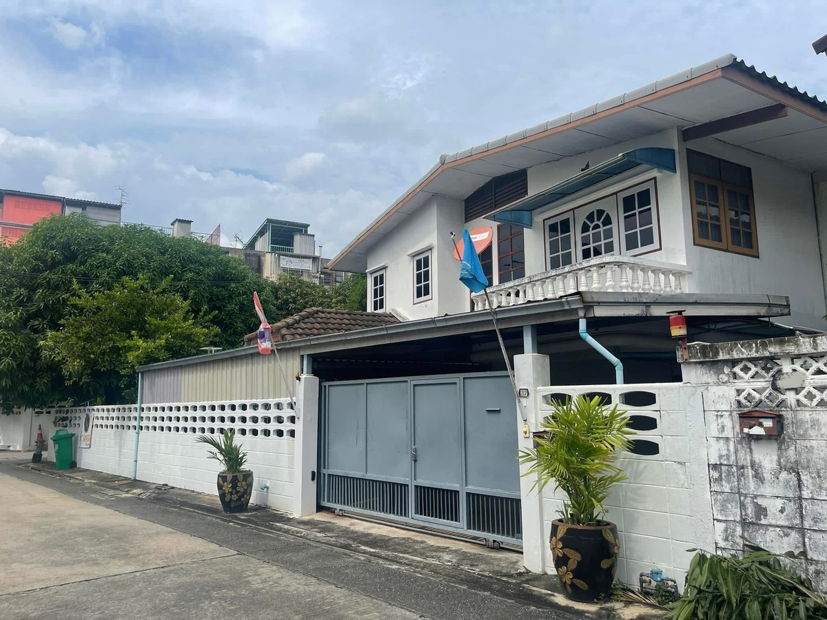 For RentHouseOnnut, Udomsuk : Single house for rent, 94 sq m., Sukhumvit 101/1, Soi Wachiratham Sathit, near BTS Udomsuk.