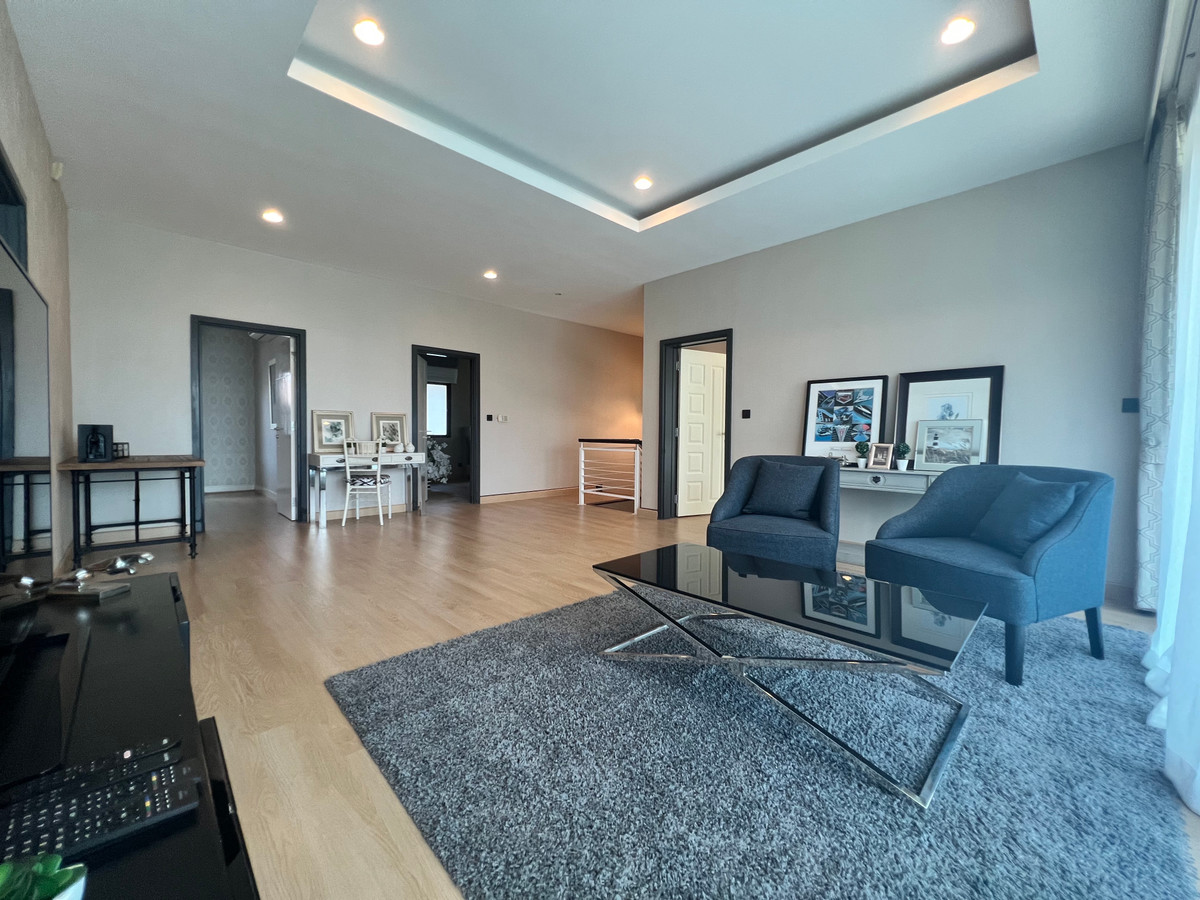 For RentHousePattanakan, Srinakarin : Luxury House For rent at Setthasiri Krungthep-kreetha with pool