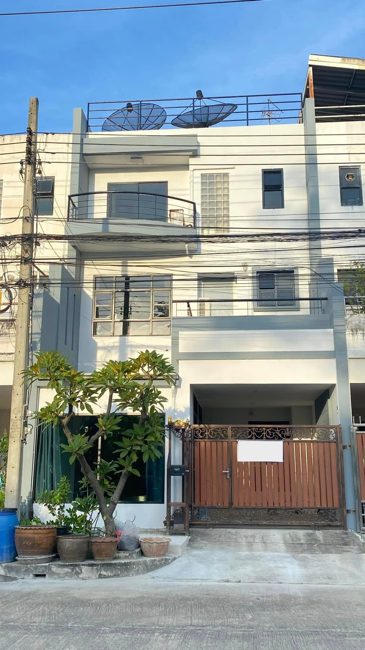 ให้เช่าอาคารพาณิชย์บางนา แบริ่ง ลาซาล : Prime Place 105 บ้านเดี่ยวพื้นที่กว้างขวาง 4 ห้องนอน 5 ห้องน้ำ ที่จอดรถ 2 คัน พื้นที่ใช้สอย 300 ตรม. ขนาดที่ดิน 50 ตารางวา ราคาเช่า 32,000 บาท/เดือน 