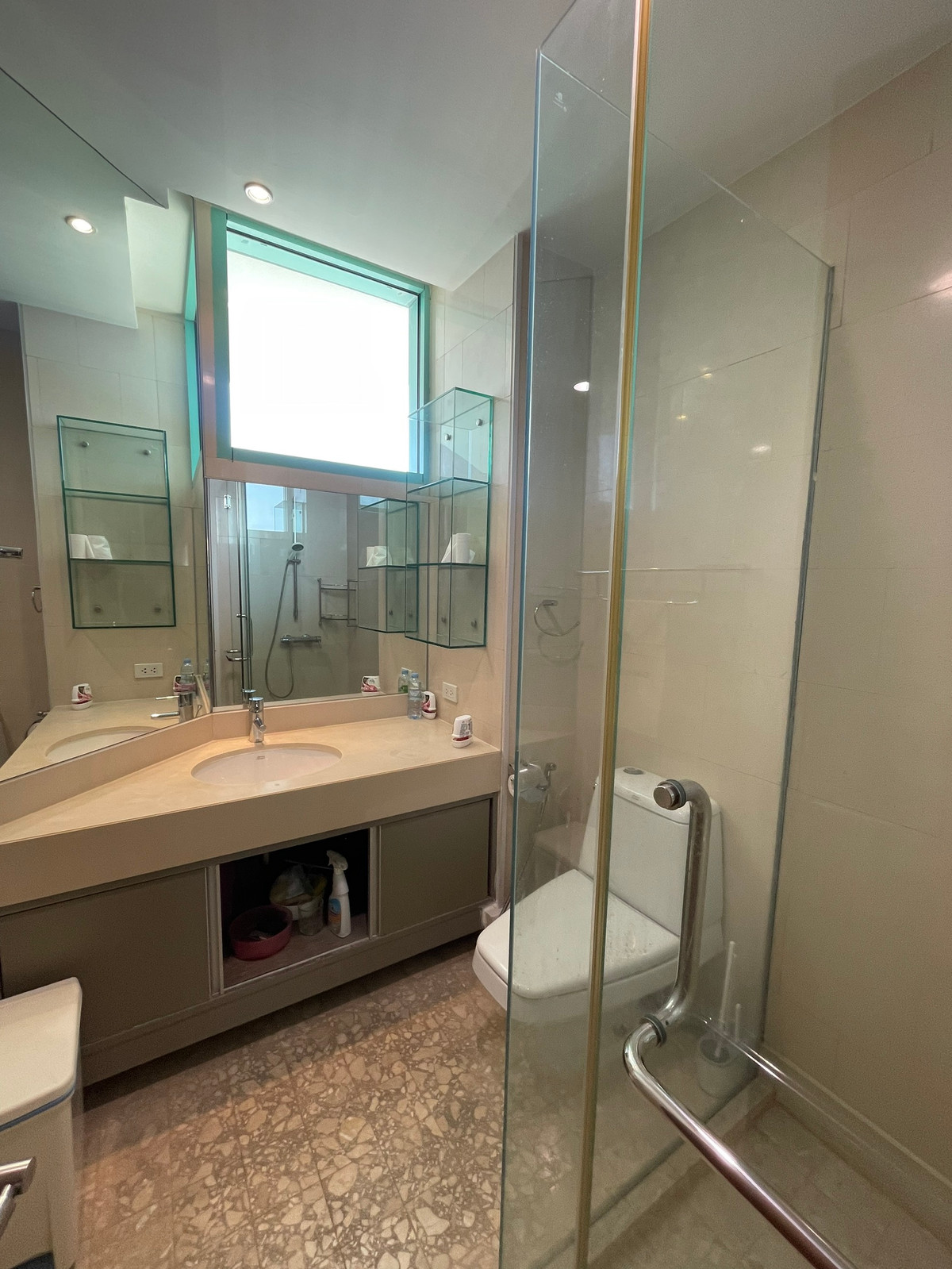 For RentCondoSathorn, Narathiwat : Condo for rent, Chatrium Riverside, near Shrewsbury International School, beautiful room, Chao Phraya River view. Ready to move in