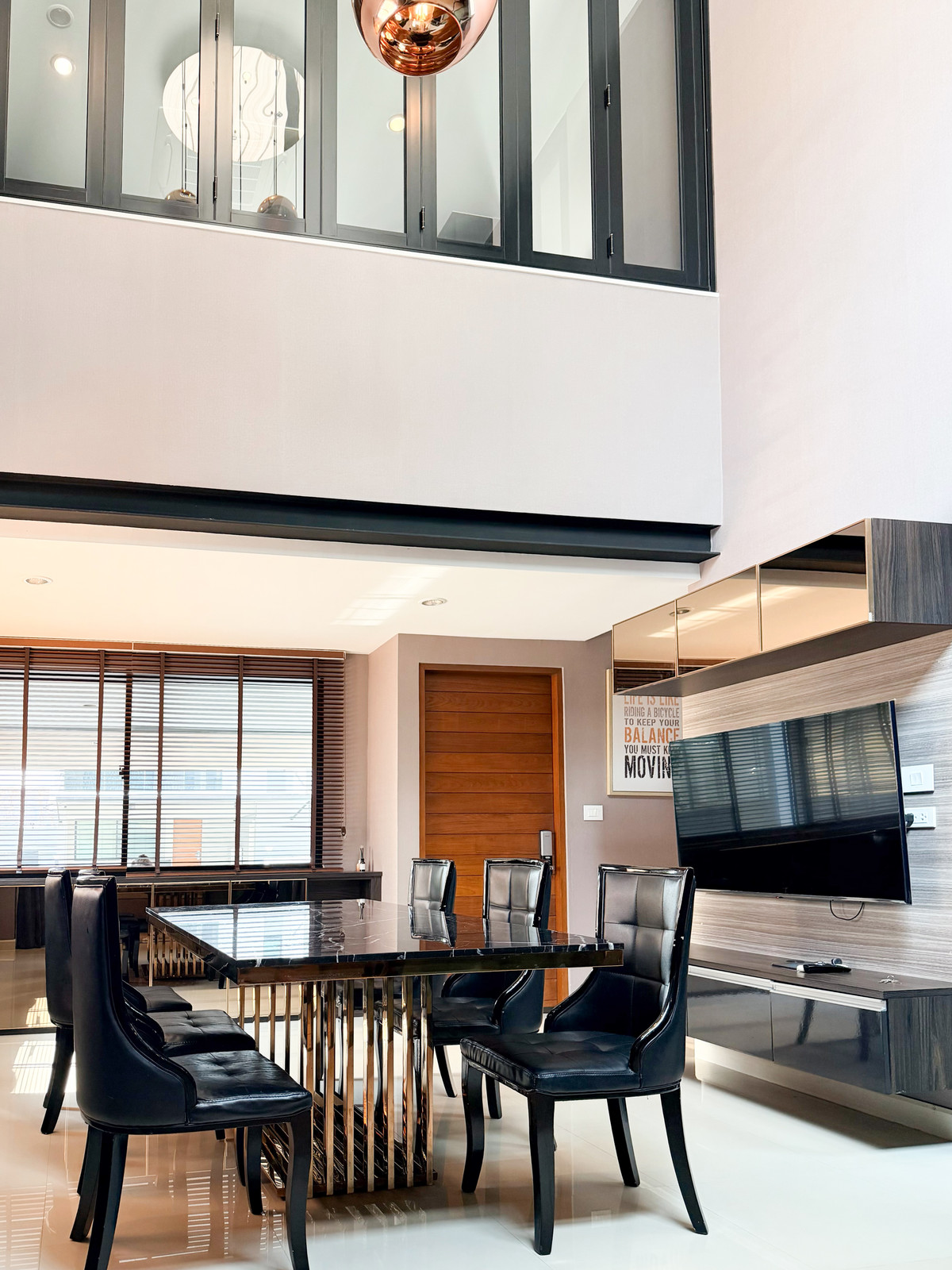 For RentTownhomePattanakan, Srinakarin : Townhome has double volume, airy, open, fully furnished. Ready to move in immediately. Near Wellington International School 🏫