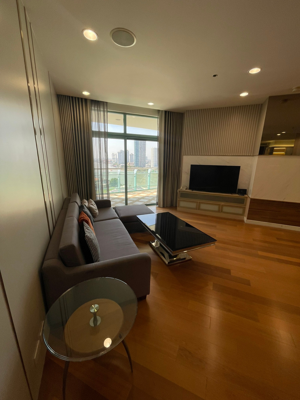 For RentCondoSathorn, Narathiwat : Condo for rent, Chatrium Riverside, near Shrewsbury International School, beautiful room, Chao Phraya River view. Ready to move in