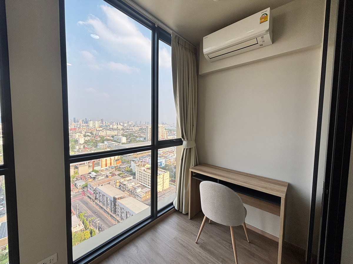 For RentCondoSathorn, Narathiwat : For rent 📍 The Issara Sathorn 📍 Fully furnished with appliances. Near BTS Chong Nonsi.