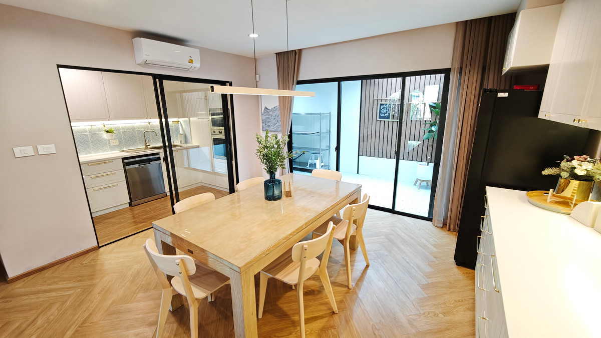 For RentHousePattanakan, Srinakarin : Townhome for rent, 3bedrooms Nirvana Define Srinakarin-Rama 9