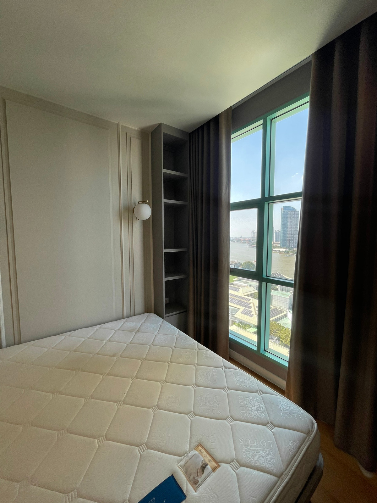 For RentCondoSathorn, Narathiwat : Condo for rent, Chatrium Riverside, near Shrewsbury International School, beautiful room, Chao Phraya River view. Ready to move in