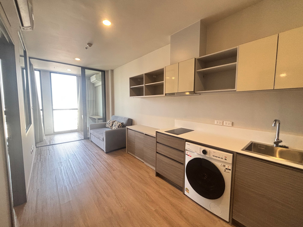 For RentCondoSathorn, Narathiwat : For rent 📍 The Issara Sathorn 📍 Fully furnished with appliances. Near BTS Chong Nonsi.