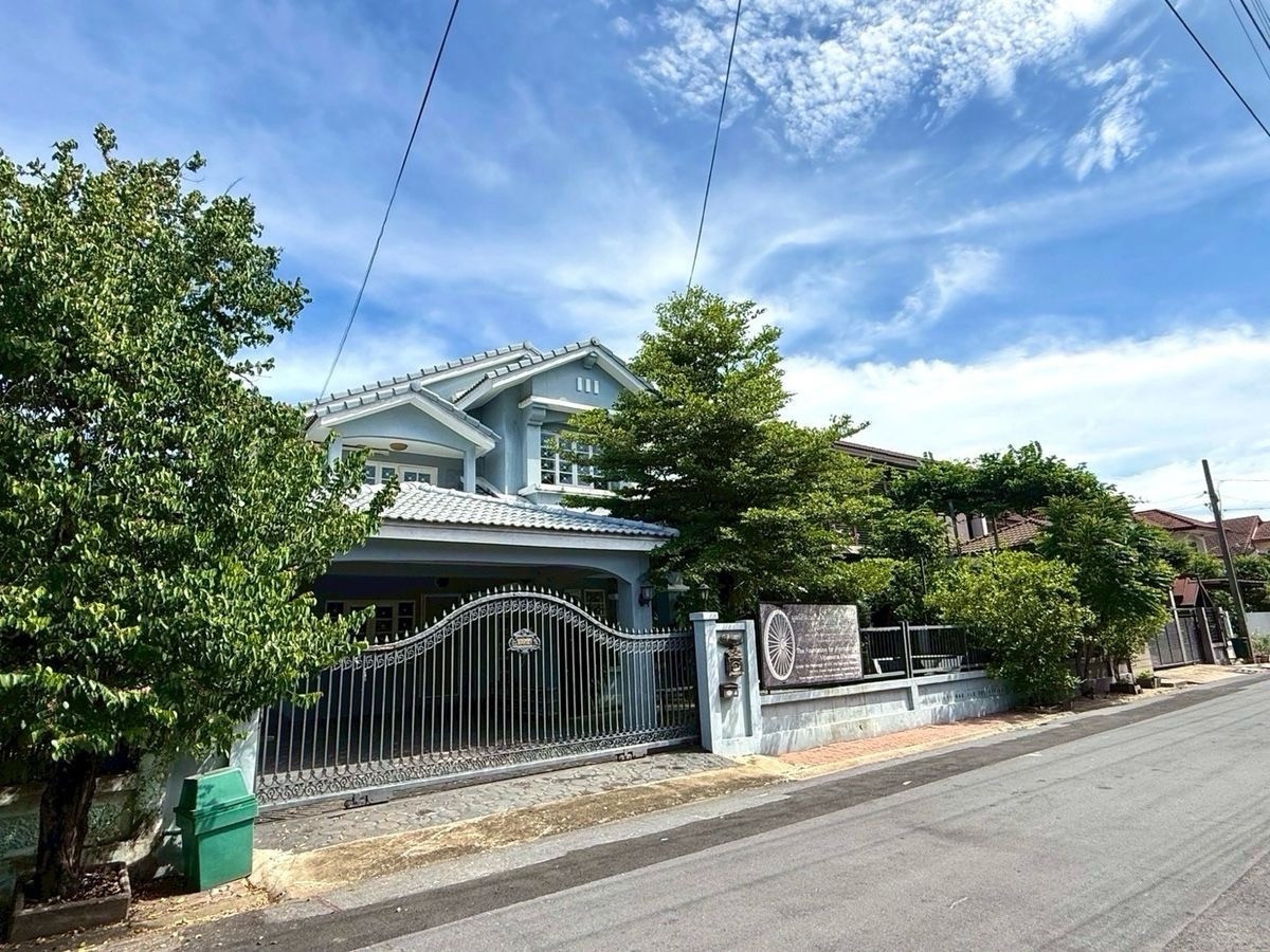 For RentHouseNonthaburi, Bang Yai, Bangbuathong : For rent‼️ 2-story detached house, Chollada Bang Bua Thong Village, size 76 wa, 5 bedrooms, 3 bathrooms, parking for 2 cars 🌿This house