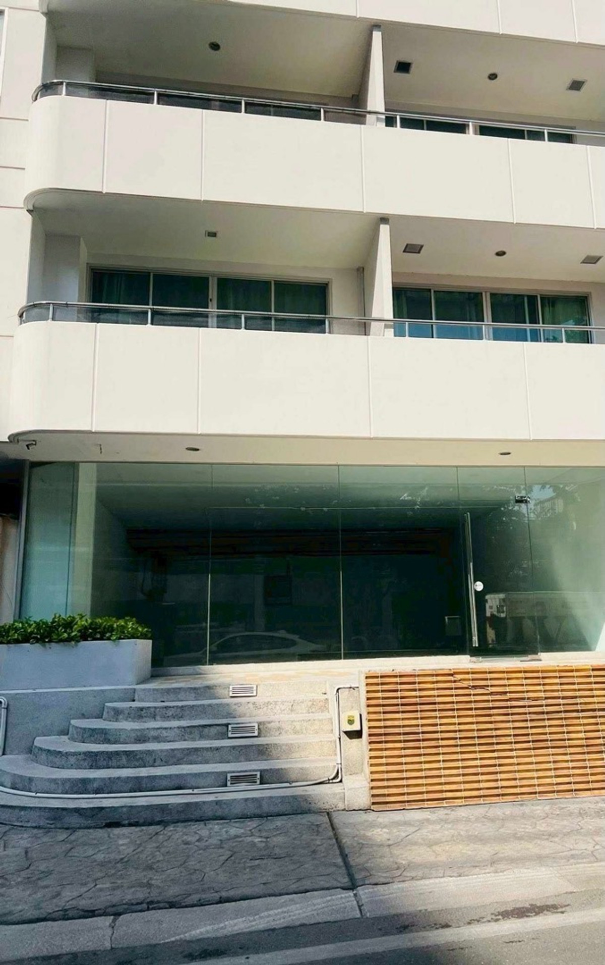 ให้เช่าร้านค้า/ตลาดนัดสุขุมวิท อโศก ทองหล่อ : 🔥 ให้เช่าพื้นที่ #ติดถนน ทองหล่อ #ทำเลดีมาก #ใกล้ดองกี้ทองหล่อ