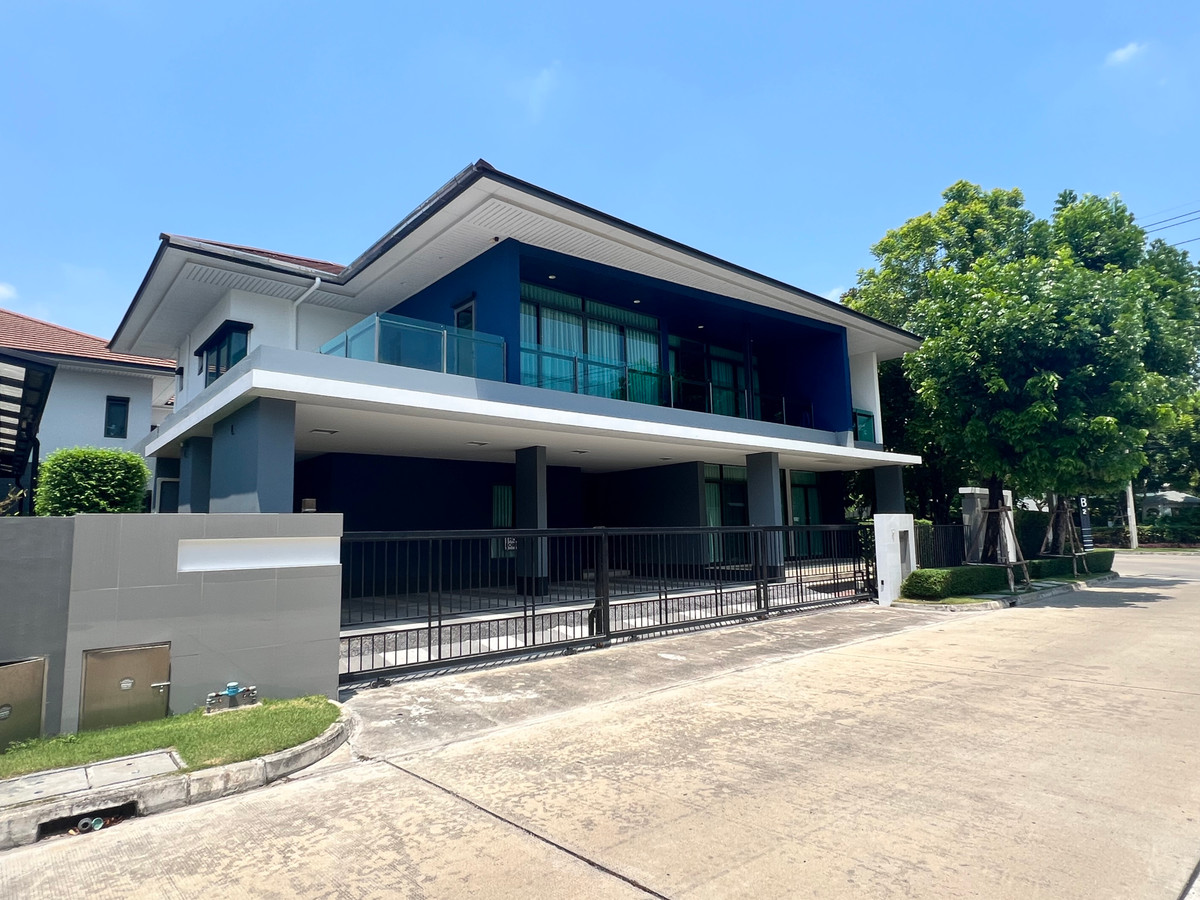 For RentHousePattanakan, Srinakarin : Luxury House For rent at Setthasiri Krungthep-kreetha with pool