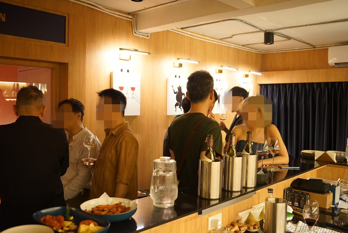 เซ้งร้านค้า/ตลาดนัดสยาม จุฬา สามย่าน : เซ้งร้านหรู Wine Bar  ใจกลางเมือง ถนนวิทยุ  ใกล้ All Seasons Place  GPF ใกล้โรงแรม Conrad