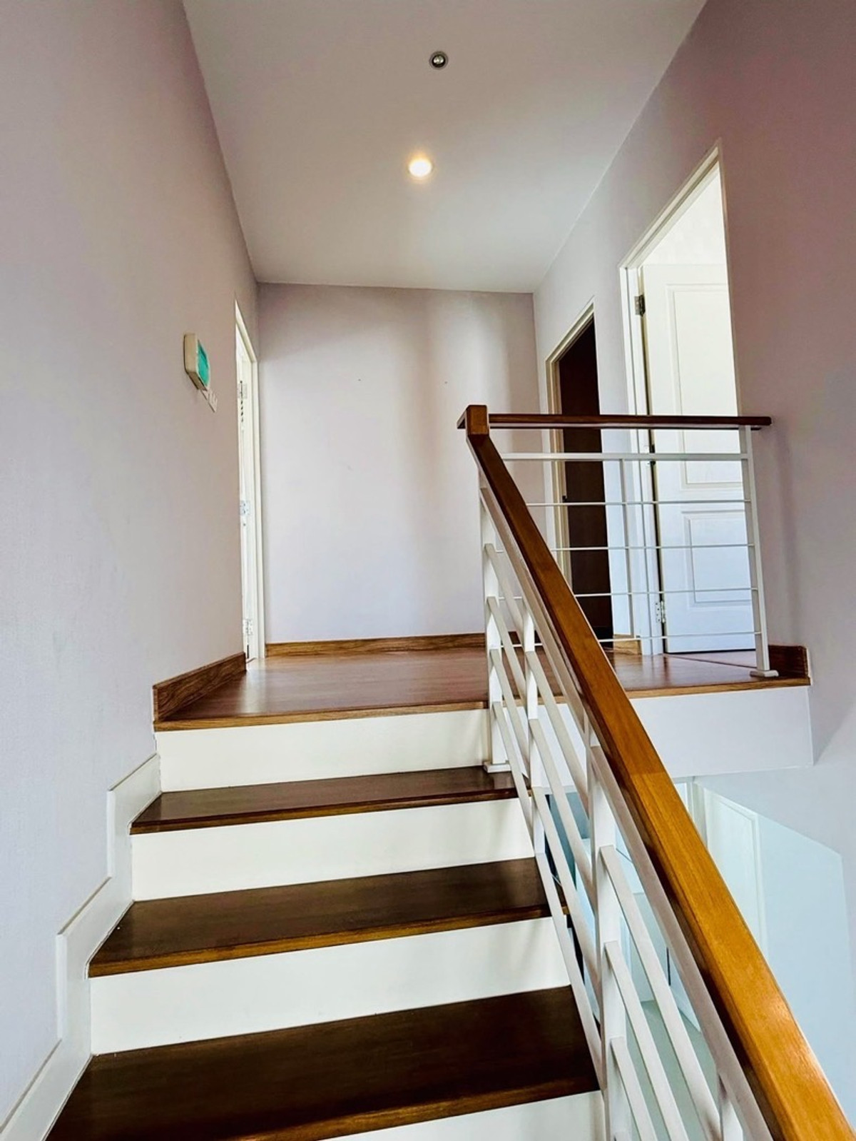 ให้เช่าบ้านราษฎร์บูรณะ สุขสวัสดิ์ : ให้เช่าบ้านเดี่ยว centro สุขสวัสดิ์-พระราม 3 ( เซนโทร สุขสวัสดิ์-พระราม 3 )
🛏️ 4 ห้องนอน 🛁 4 ห้องน้ำ 🚗 2 ที่จอดรถ ขนาด 51 ตรว. พื้นที่ใช้สอย 173 ตรม. ✨ ราคา 40,000 บาท ✨ 