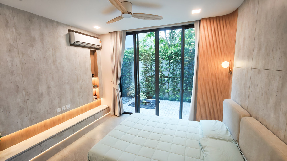 For RentHousePattanakan, Srinakarin : For Rent Vive Krungthep Kreetha 4 Bedrooms