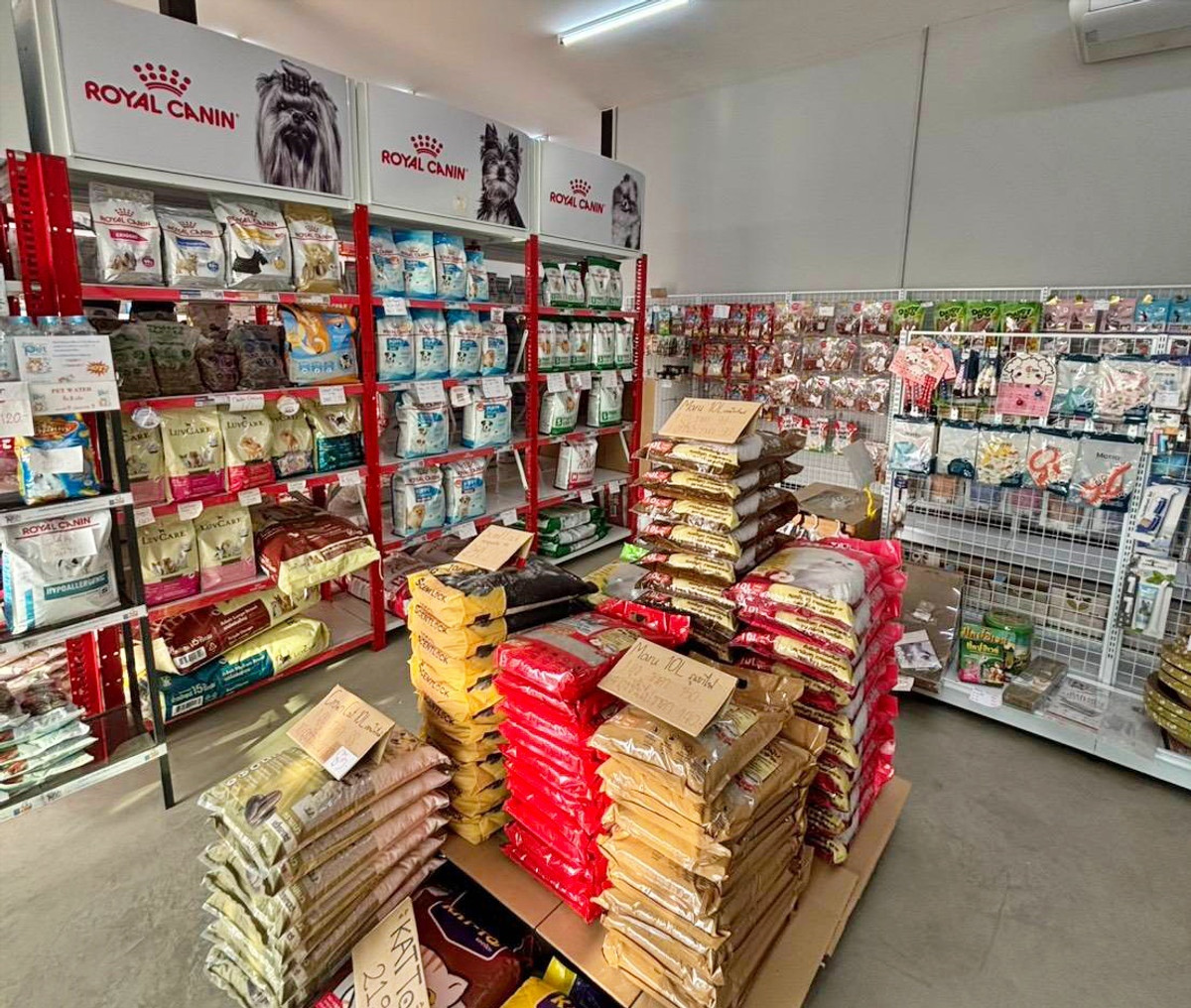 เซ้งร้านค้า/ตลาดนัดพระราม 9 เพชรบุรีตัดใหม่ RCA : เซ้งถูกๆ ร้านอาหารสัตว์-ขนาดใหญ่ ซอยไทยรามัญ คลองสามวา ใกล้ รร.นวมินทราชินูทิศ และหมู่บ้านเยอะมาก