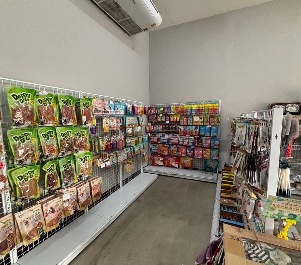 เซ้งร้านค้า/ตลาดนัดพระราม 9 เพชรบุรีตัดใหม่ RCA : เซ้งถูกๆ ร้านอาหารสัตว์-ขนาดใหญ่ ซอยไทยรามัญ คลองสามวา ใกล้ รร.นวมินทราชินูทิศ และหมู่บ้านเยอะมาก