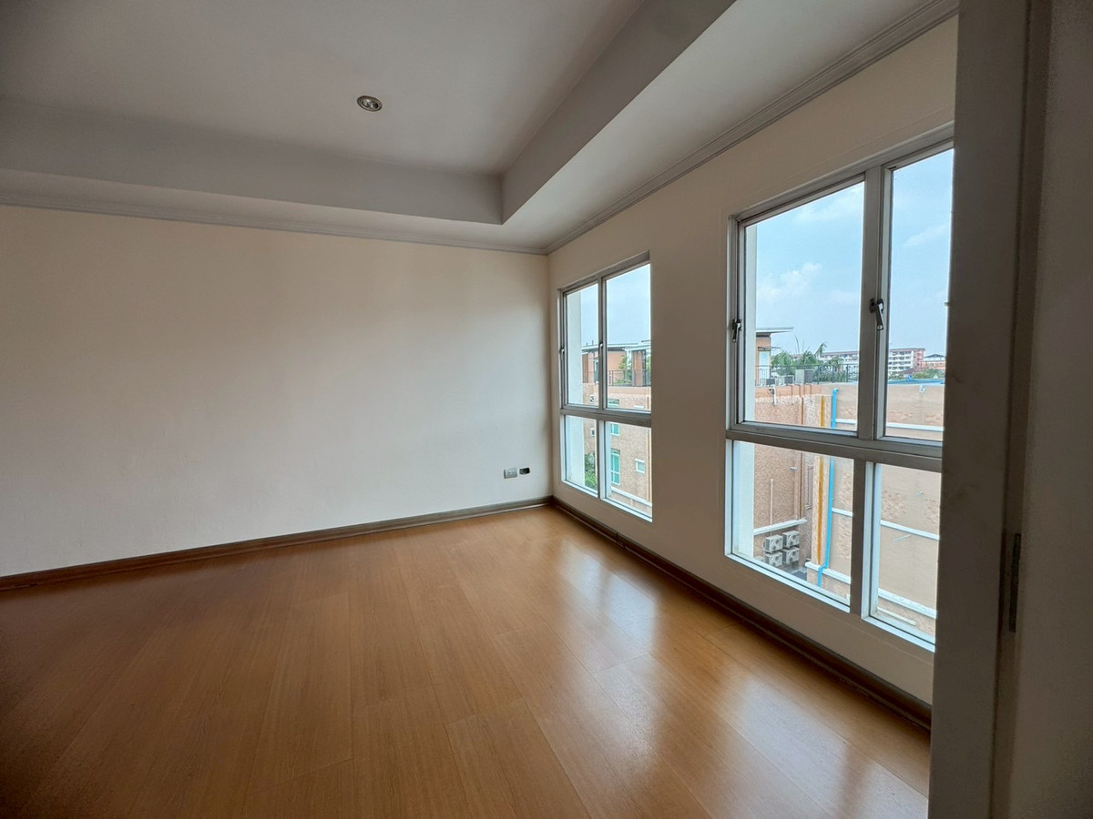 ขายโฮมออฟฟิศเลียบทางด่วนรามอินทรา : ขายโฮมออฟฟิศ 4.5 ชั้น ซอยประดิษฐ์มนูธรรม 9 เหมาะกับการลงทุนอยู่อาศัย (N.1993)