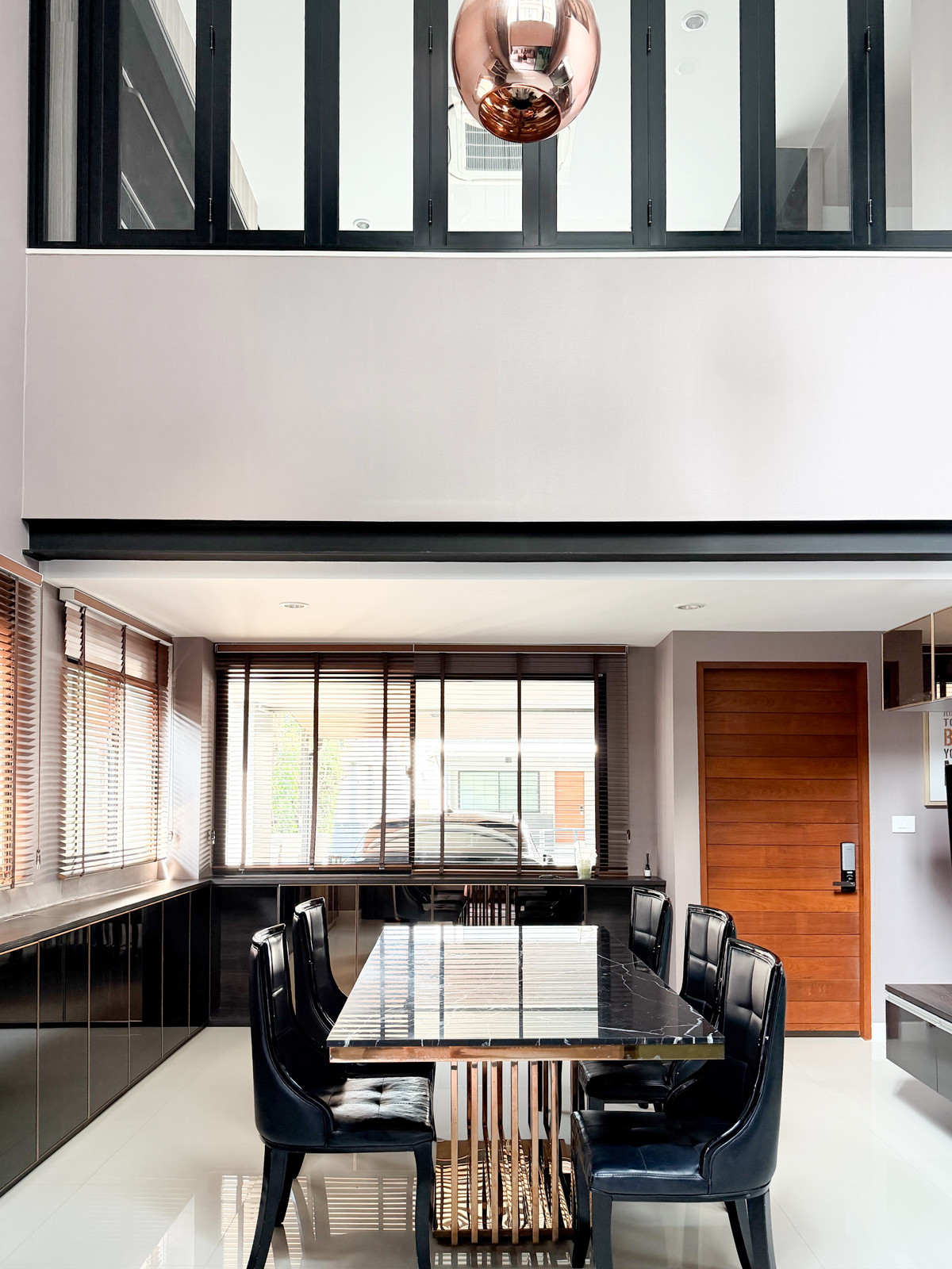 For RentTownhomePattanakan, Srinakarin : Townhome has double volume, airy, open, fully furnished. Ready to move in immediately. Near Wellington International School 🏫